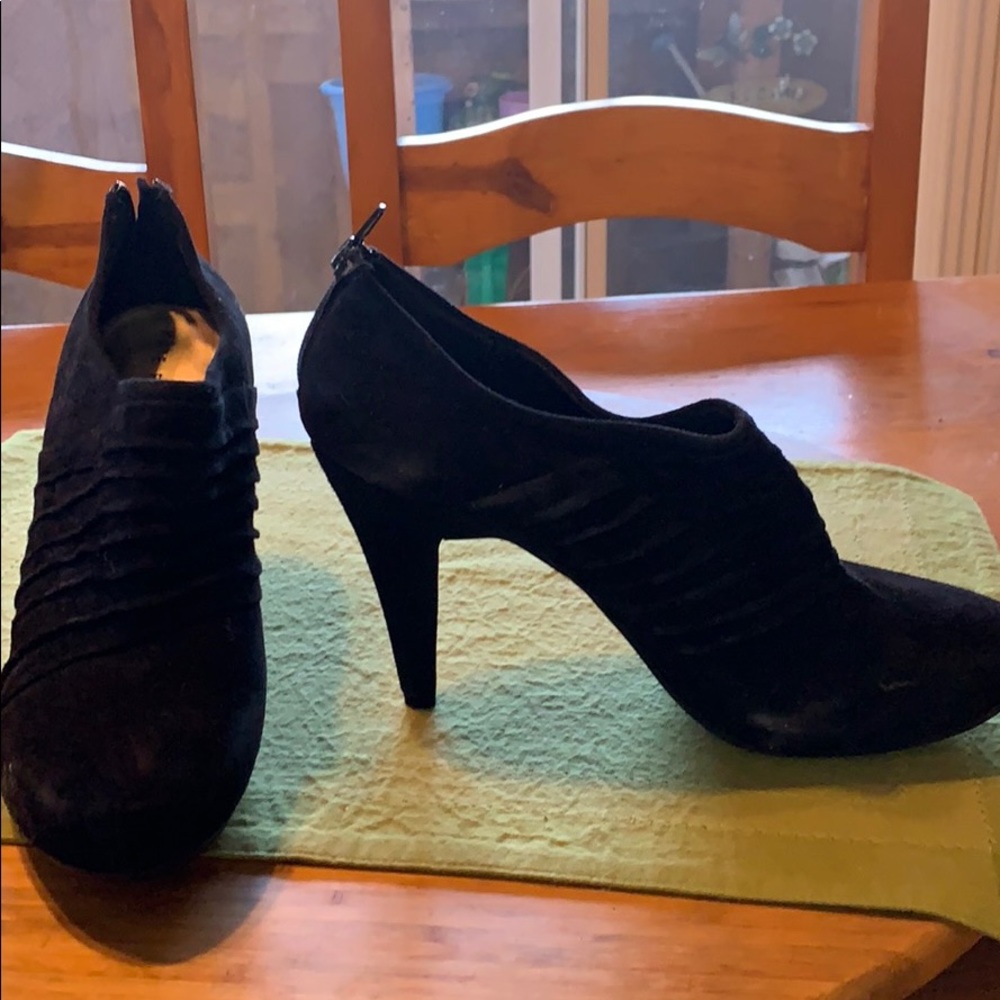 Kate Preston high heel.